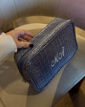 Cargar imagen en el visor de la galería, Travel Pouch
