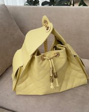Cargar imagen en el visor de la galería, Ceres Bag - Butter Yellow
