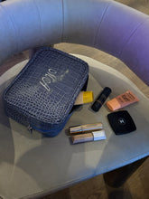 Cargar imagen en el visor de la galería, Travel Pouch
