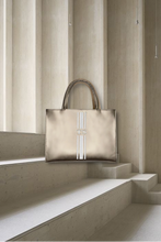 Cargar imagen en el visor de la galería, DAILY TOTE
